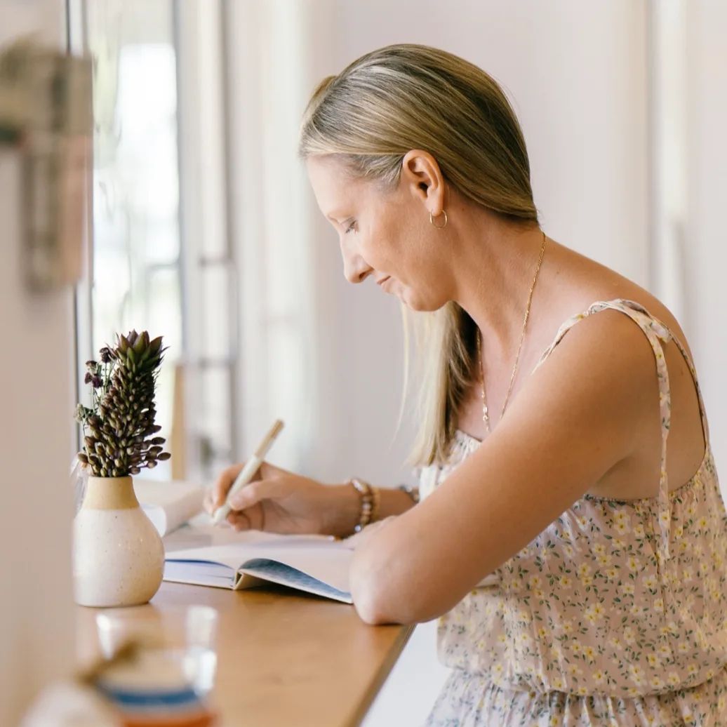 Discover the story behind the brand, Morro & Co. Claire lovingly hand pours and blends every candle in our exquisite gift boxes. Send a Coast & Banks gift box anywhere in Australia.
