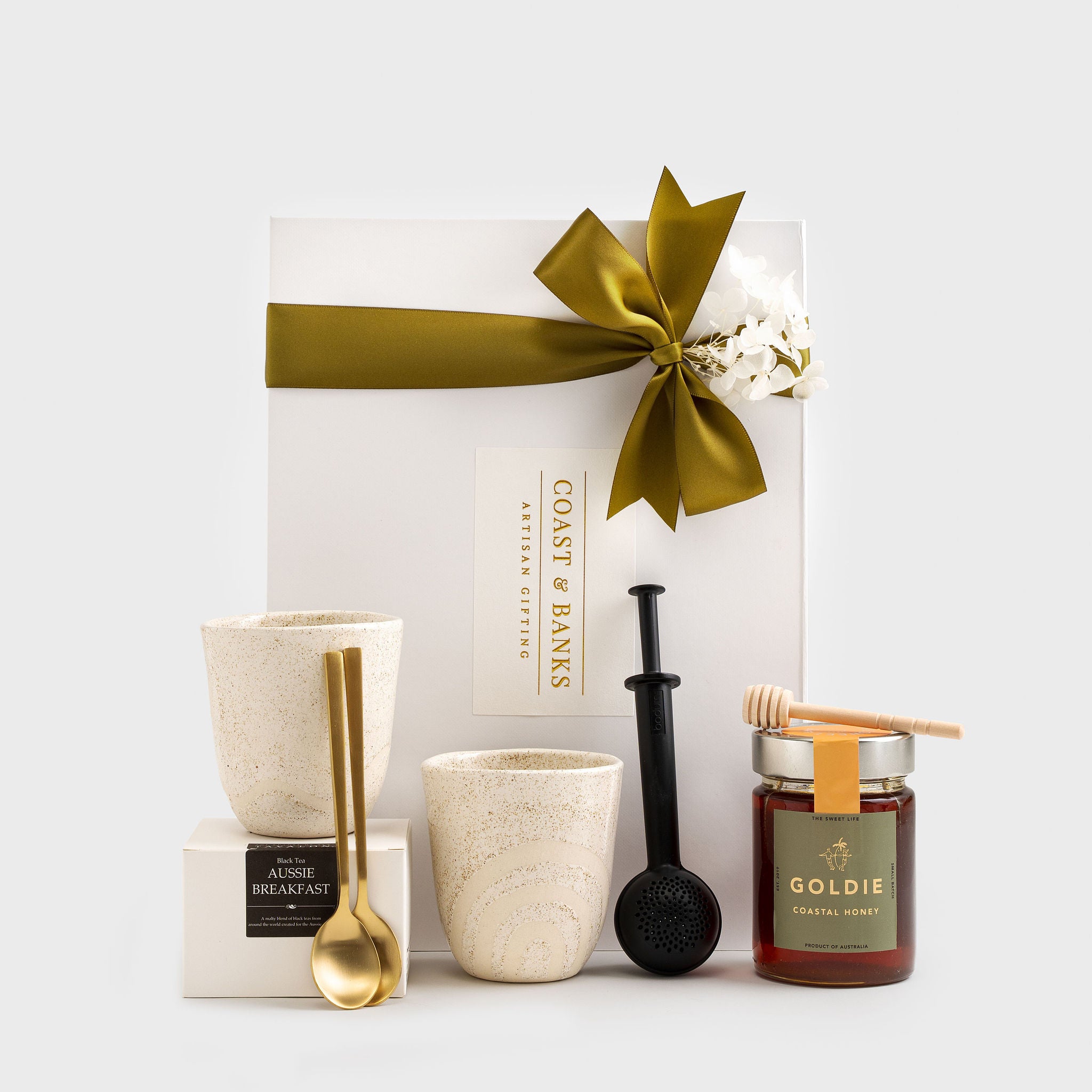 Gold Coast tea gift hamper with handmade ceramic mugs, honey and loose leaf tea