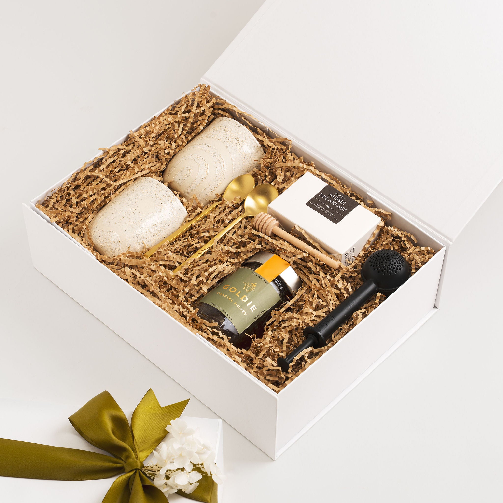 Luxury Gold Coast tea gift hamper with artisan mugs, Tavalon tea and honey
